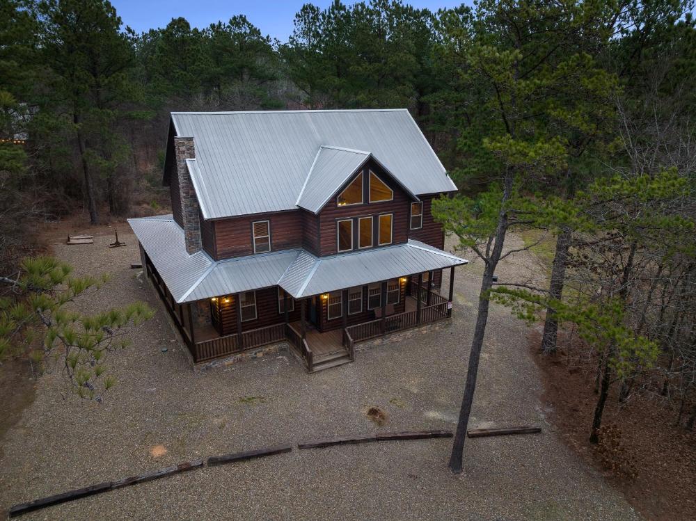 Blossom Belle Lodge Luxury cabin 4 Bedroom, 3.5 Bath sleeps 11